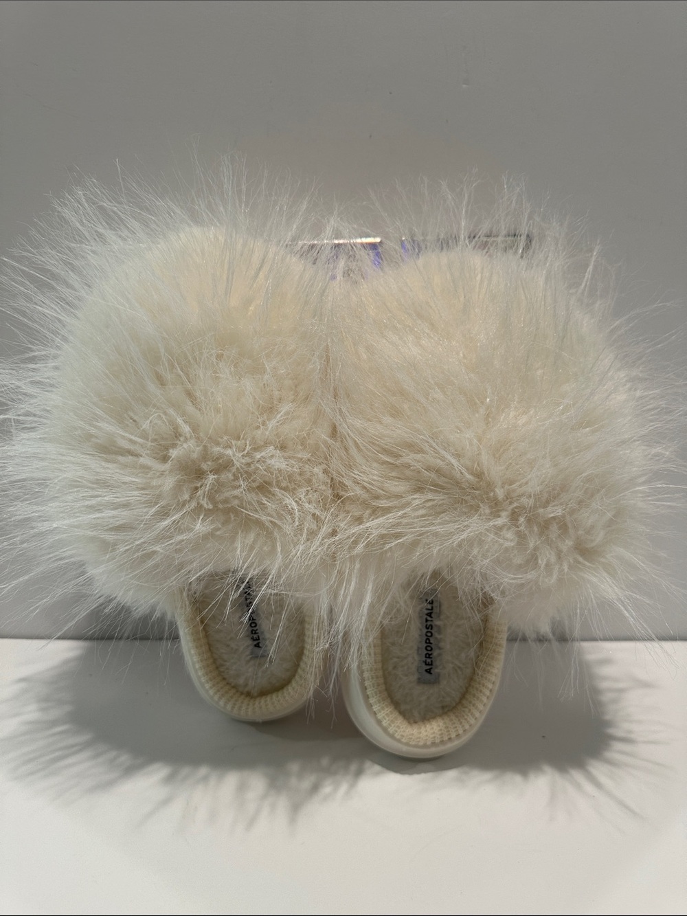 NWT Aeropostale indoors/Outdoors White Furry Honeymoon Bedroom Slippers.